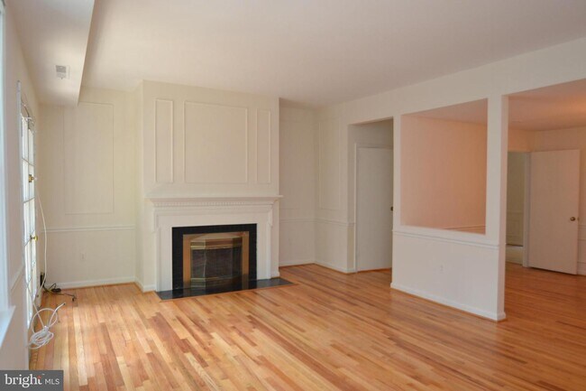 Foto del edificio - 6687 McLean Dr