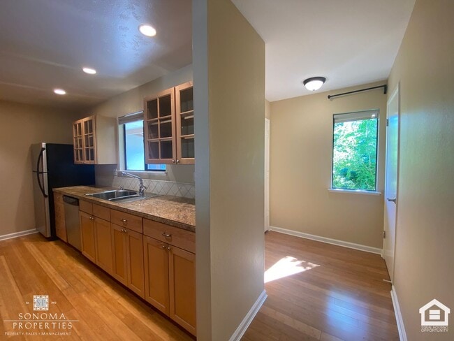 Foto del edificio - 2BD/2BA Upper-Level Condo on Sonoma's East...