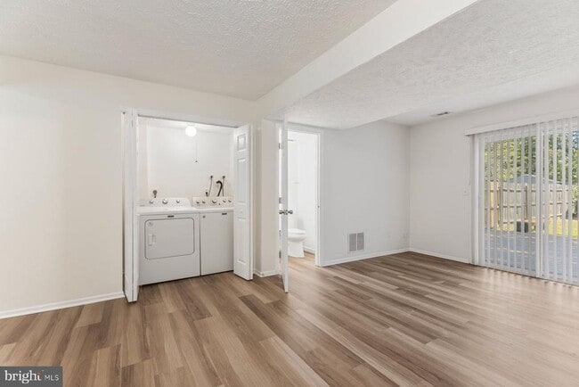 Foto del edificio - 6319 Harris Heights Ave