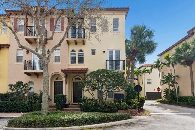 Photo - 41 Via Floresta Dr Townhome