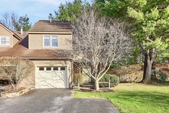 Building Photo - 1105 Ridgefield Cir