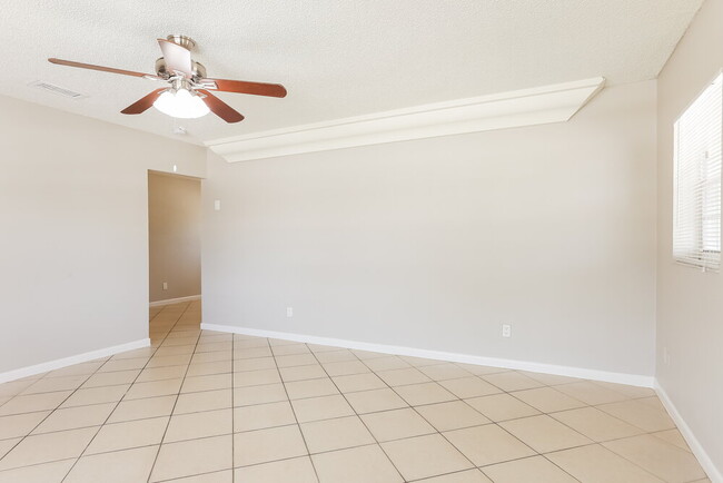 Foto del edificio - 357 NW 6th Ct