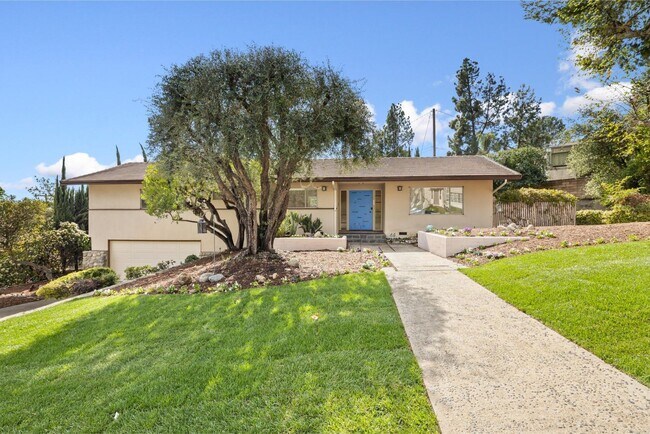 Foto del edificio - Mid-Century Home in Prime East Sierra Madr...