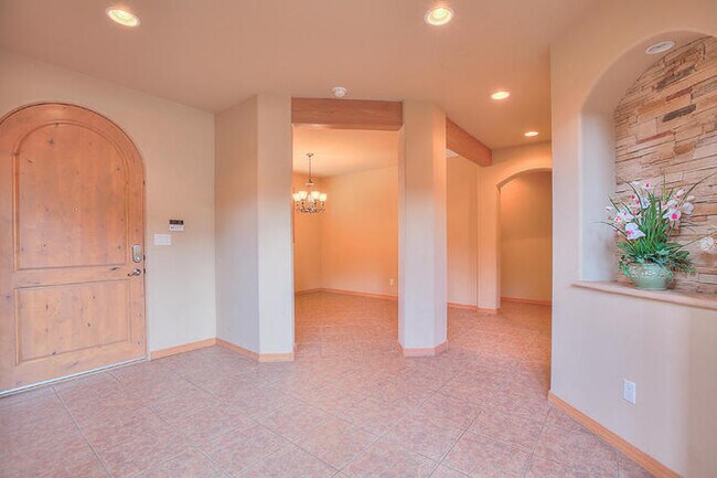 Foto del edificio - 8220 Desert Poppy Ln NE