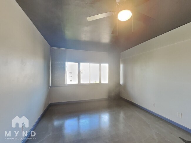 Building Photo - 349 E Thomas Rd