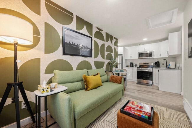 Photo du bâtiment - 10749-10773 73 Ave NW