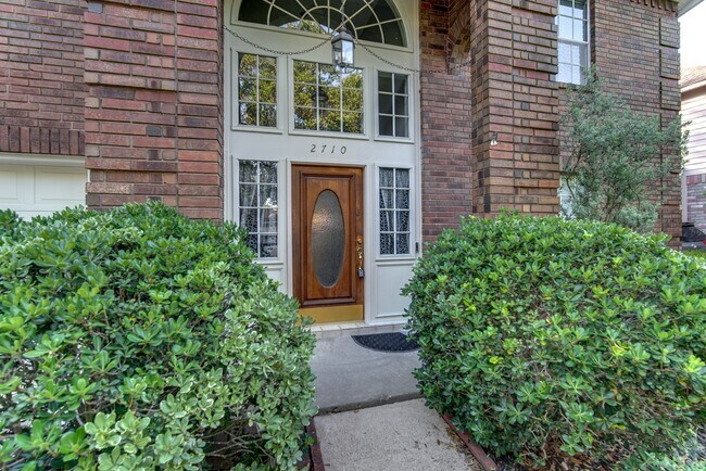 Foto del edificio - 2710 Double Lake Dr