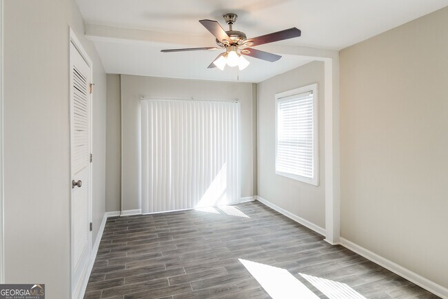 Foto del edificio - 6105 Marbut Farms Chase