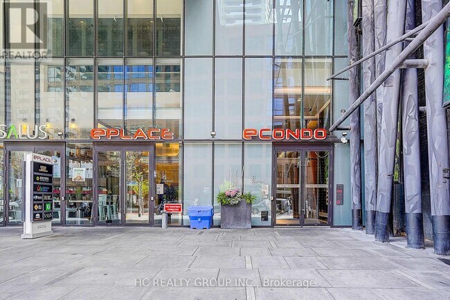 Photo du bâtiment - 8 Eglinton Ave E