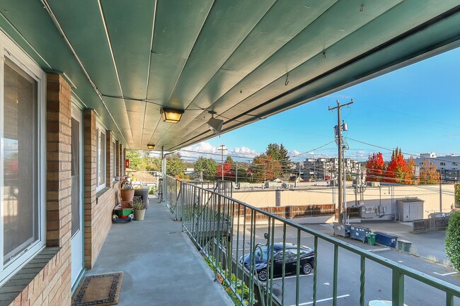 Nice easterly view of Cascade Mtns. - Birch Tree Apartments