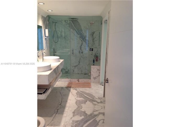 Building Photo - 485 Brickell Ave