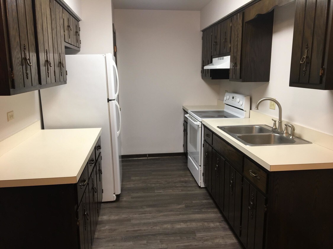 Kitchen - 1006 Shagbark Rd