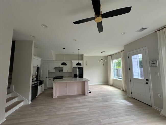 Foto del edificio - 2032 W Tidwell Rd