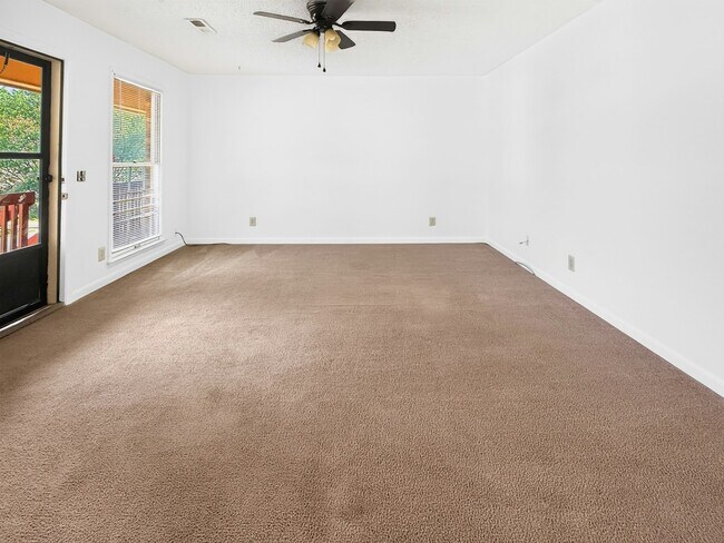 Foto del edificio - 6209 Friar Tuck Dr NW