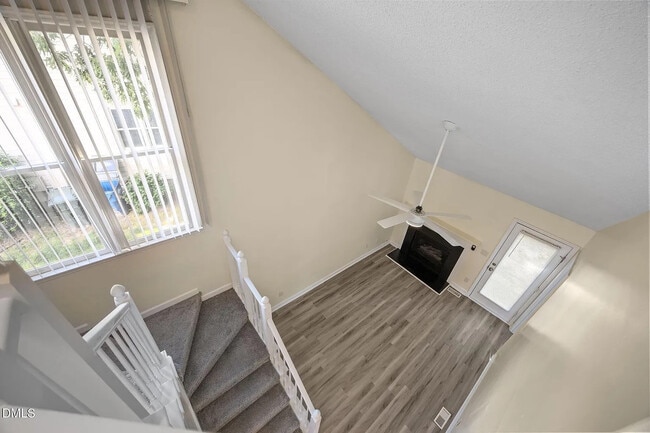 Foto del edificio - Room in Townhome on Oakland Hills Way