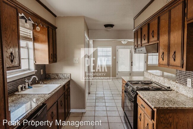 Building Photo - 3 br, 2.5 bath House - 1014 Egyptian Dr. - A