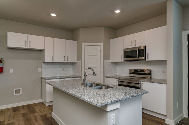 Foto del edificio - GORGEOUS 2 BEDROOM FOUR PLEX LOCATED IN MIDLOTHIAN ISD!