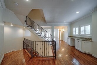 Building Photo - 4218 Drake St