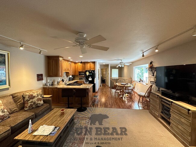 Building Photo - 3 Bedroom, Furnished on Golf Course!
