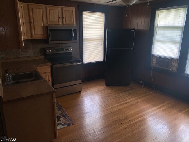 Foto del edificio - 1032 Evergreen Ave