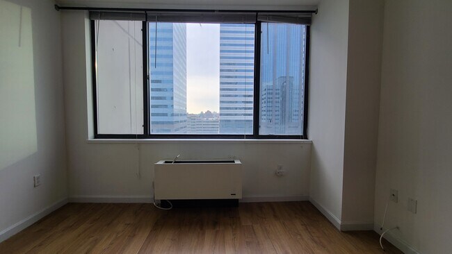Foto del edificio - 45 River Dr S