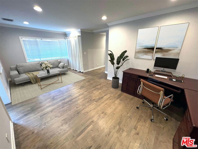 Foto del edificio - 10824 Westminster Ave