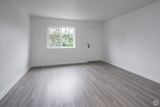 2BR, 1BA - 750SF - Living Room - Elmington Park Flats