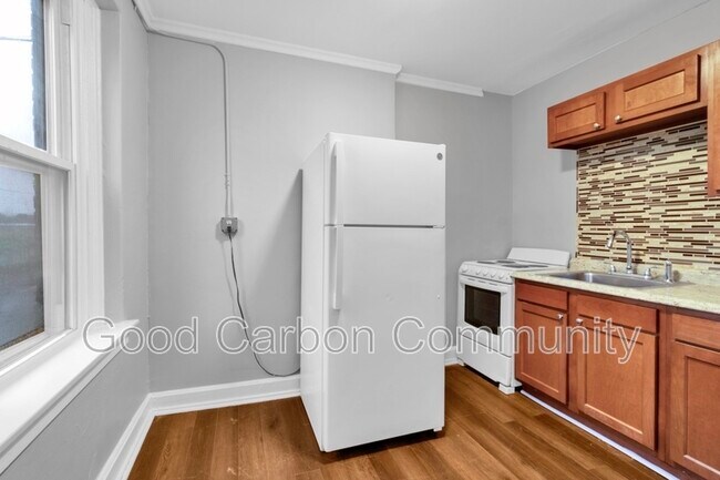 Building Photo - 870 Lafayette Ave