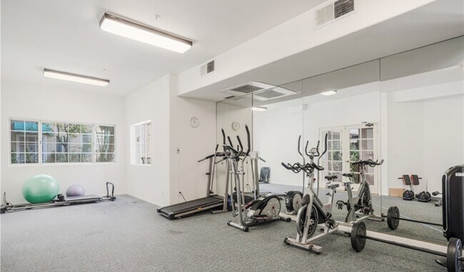Foto del edificio - 10626 Valley Spring Ln