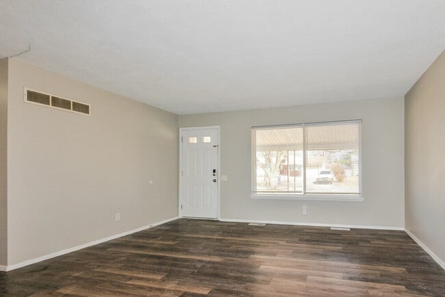 Building Photo - 1570 Tahoe Dr