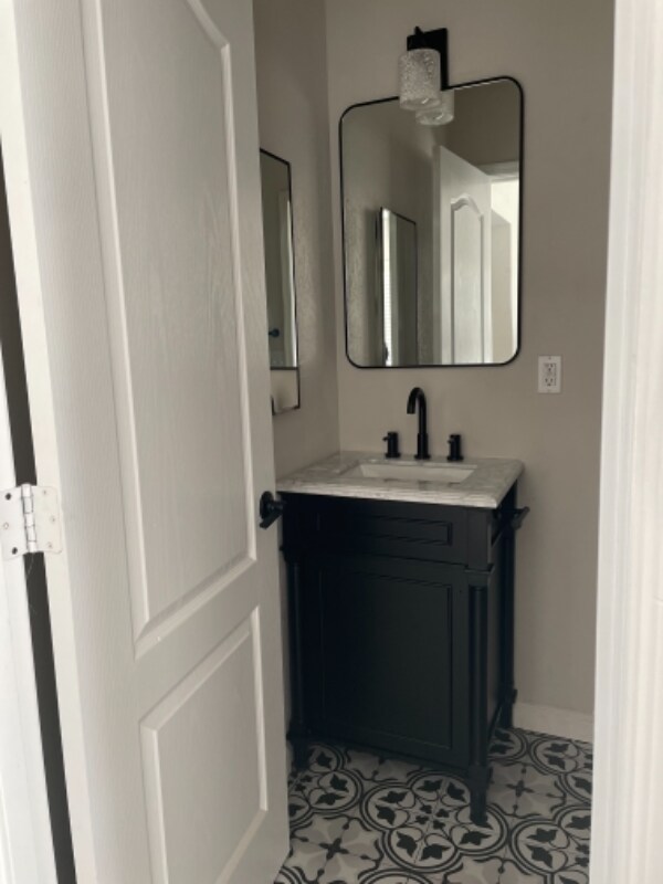 Photo - 925 E McKinley St Apartment