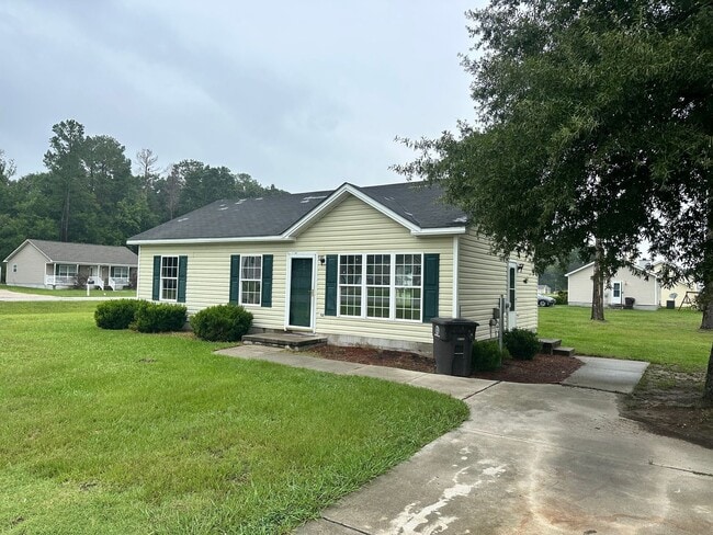 Building Photo - 2215 Cotton Dr