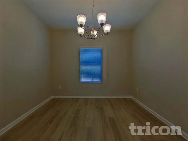 Foto del edificio - 831 Bryson Lake Cir