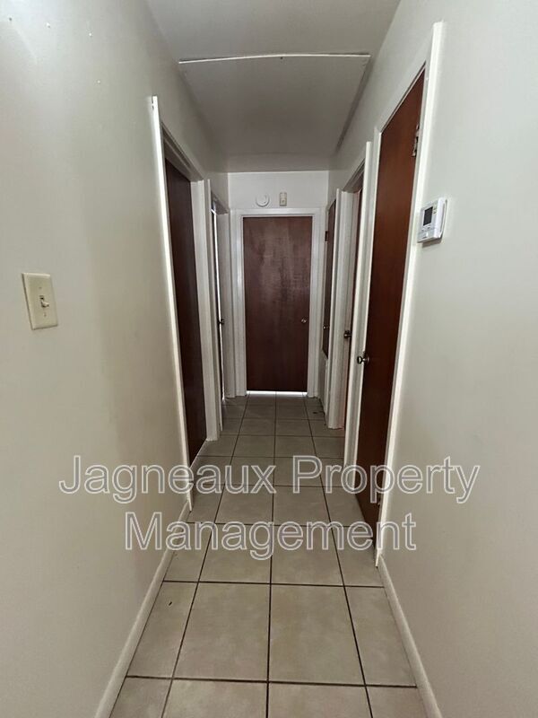 Foto del edificio - 301 Doc Duhon St