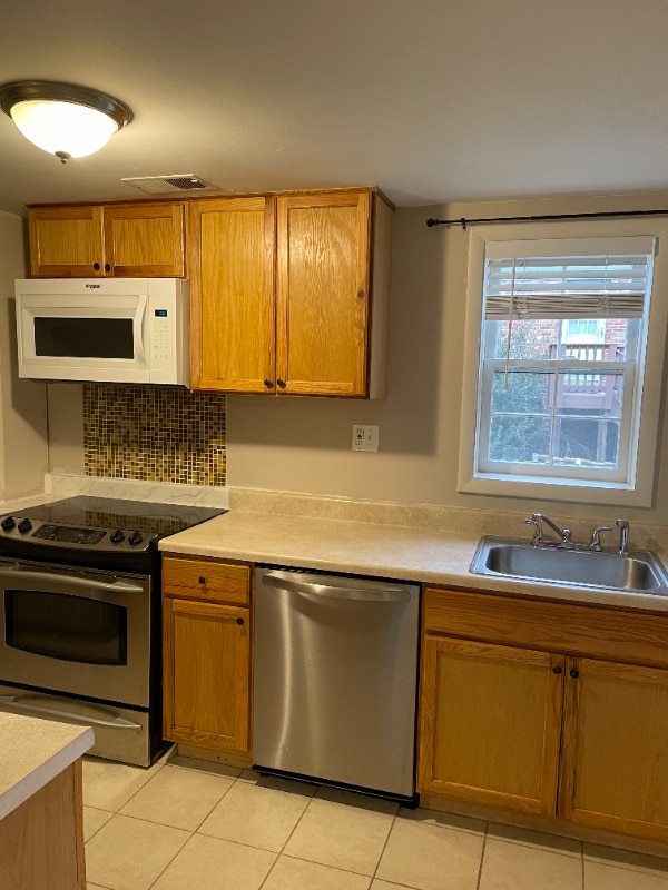 Building Photo - 13609 Creekside Dr