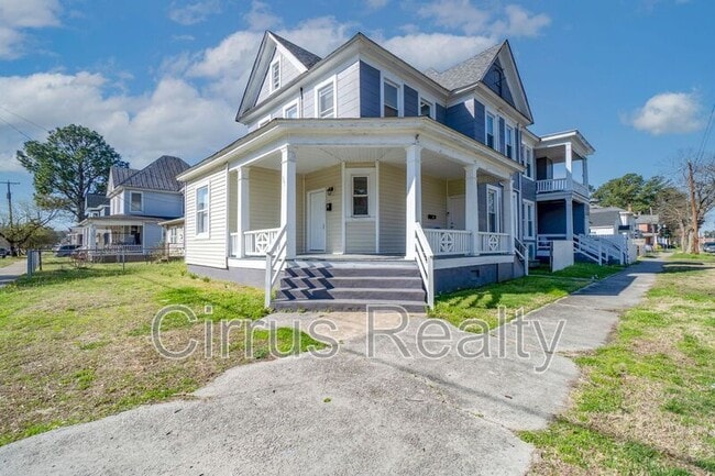 Building Photo - 301 Cedar St