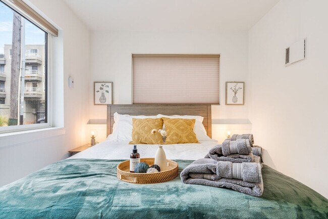 Building Photo - 724 3rd Ave N