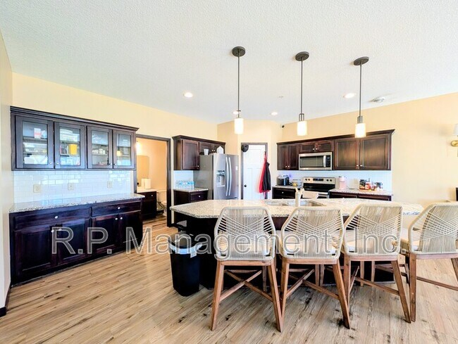 Foto del edificio - 5286 Greenwood Dr