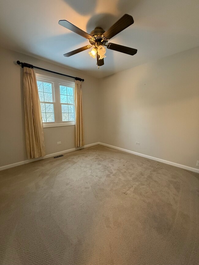 Building Photo - 284 Washo Dr