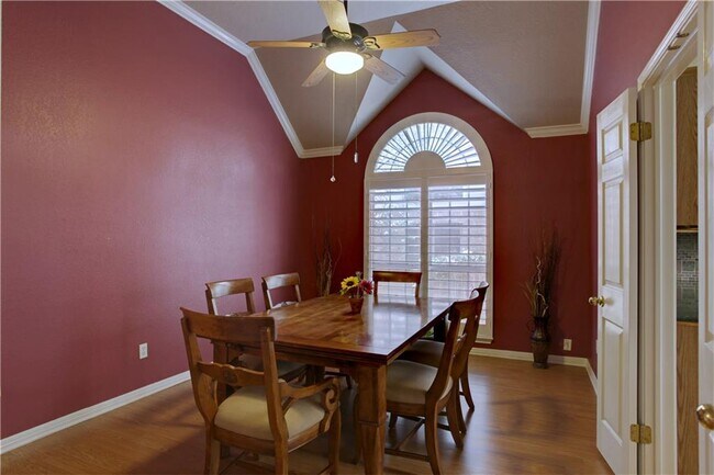 Foto del edificio - 6204 John Chisum Ln