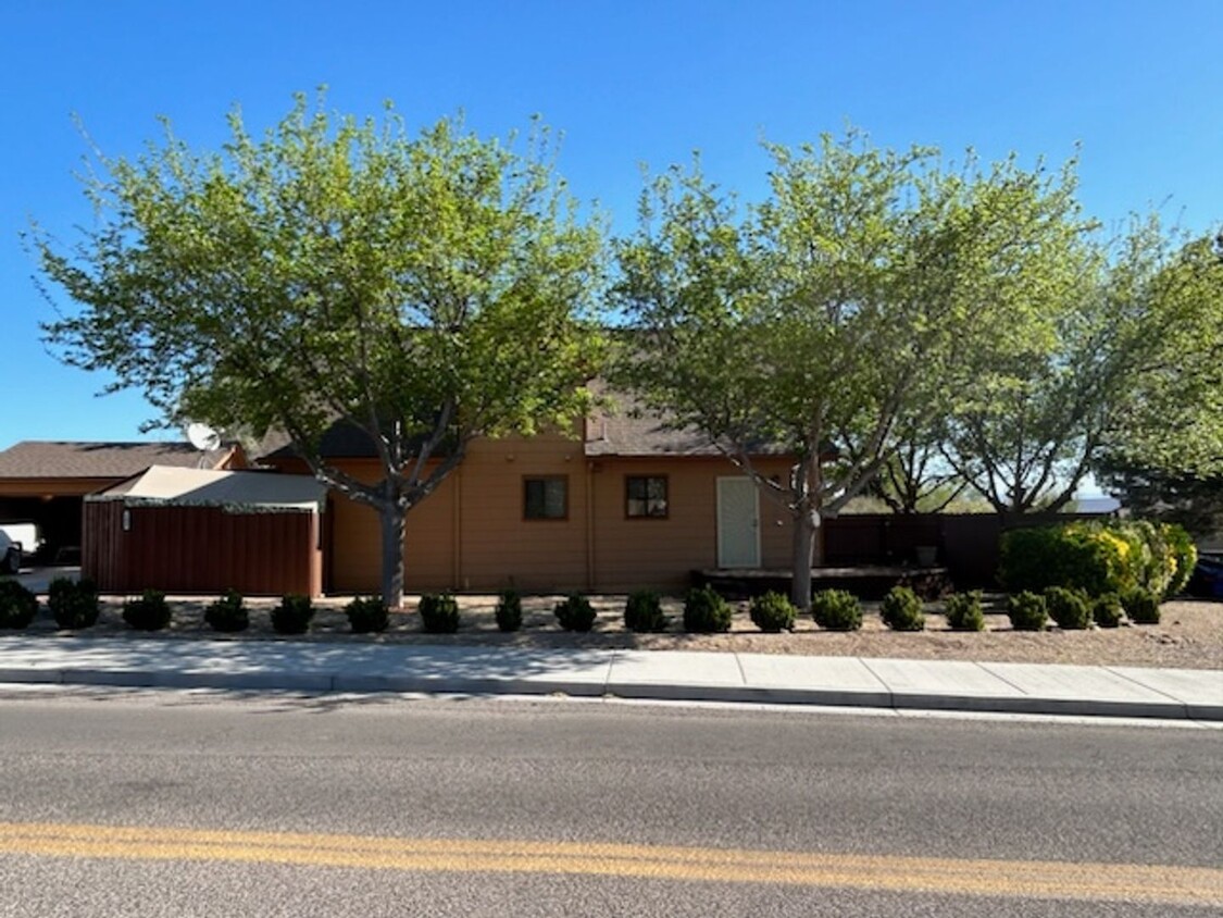Primary Photo - Completely Furnished - 2 Bedroom Home - Co...