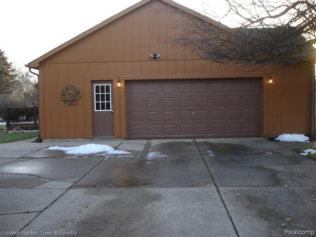 Building Photo - 3363 Watersedge Dr