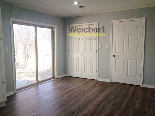 Foto del edificio - Spacious 4 Bedroom, Fully Updated & Move-In Ready!