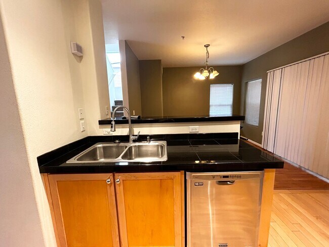 Foto del edificio - Sexton Crest Condo!!!