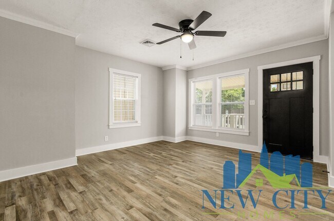 Foto del edificio - WAIVED $100 ADMIN FEE CALL TODAY!  Newly U...