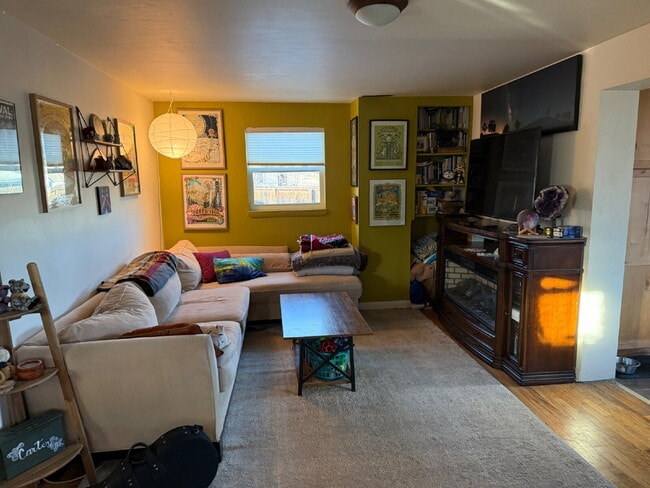 Photo - Two Bedroom Duplex in Golden!! Apartment