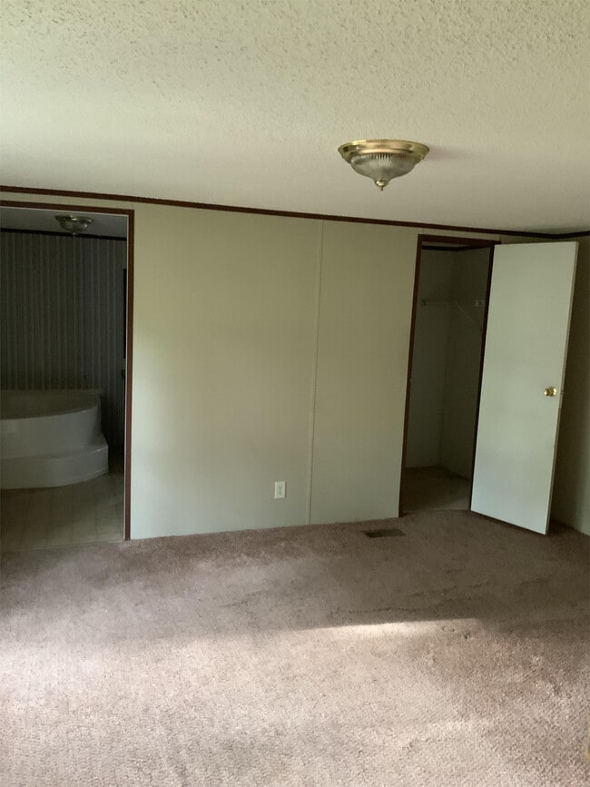 1717 Hatcher Rd Unit 30, Sherwood, AR 72120 Room for Rent in Sherwood