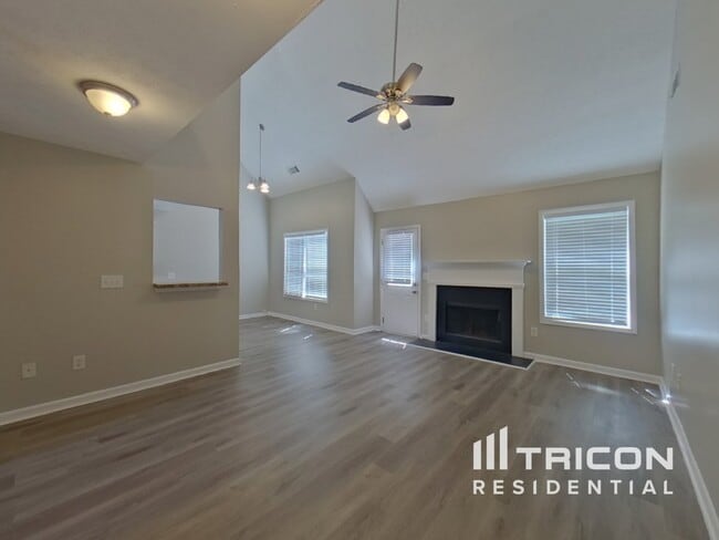 Building Photo - 350 Valley View Dr