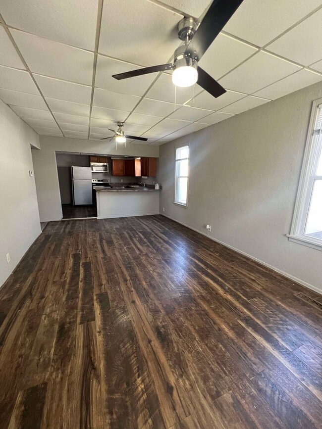 Building Photo - SPRING SPECIAL: HALF OF FIRST MONTH RENT! ...