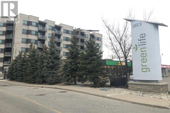 Photo du bâtiment - 383-383 Main St E